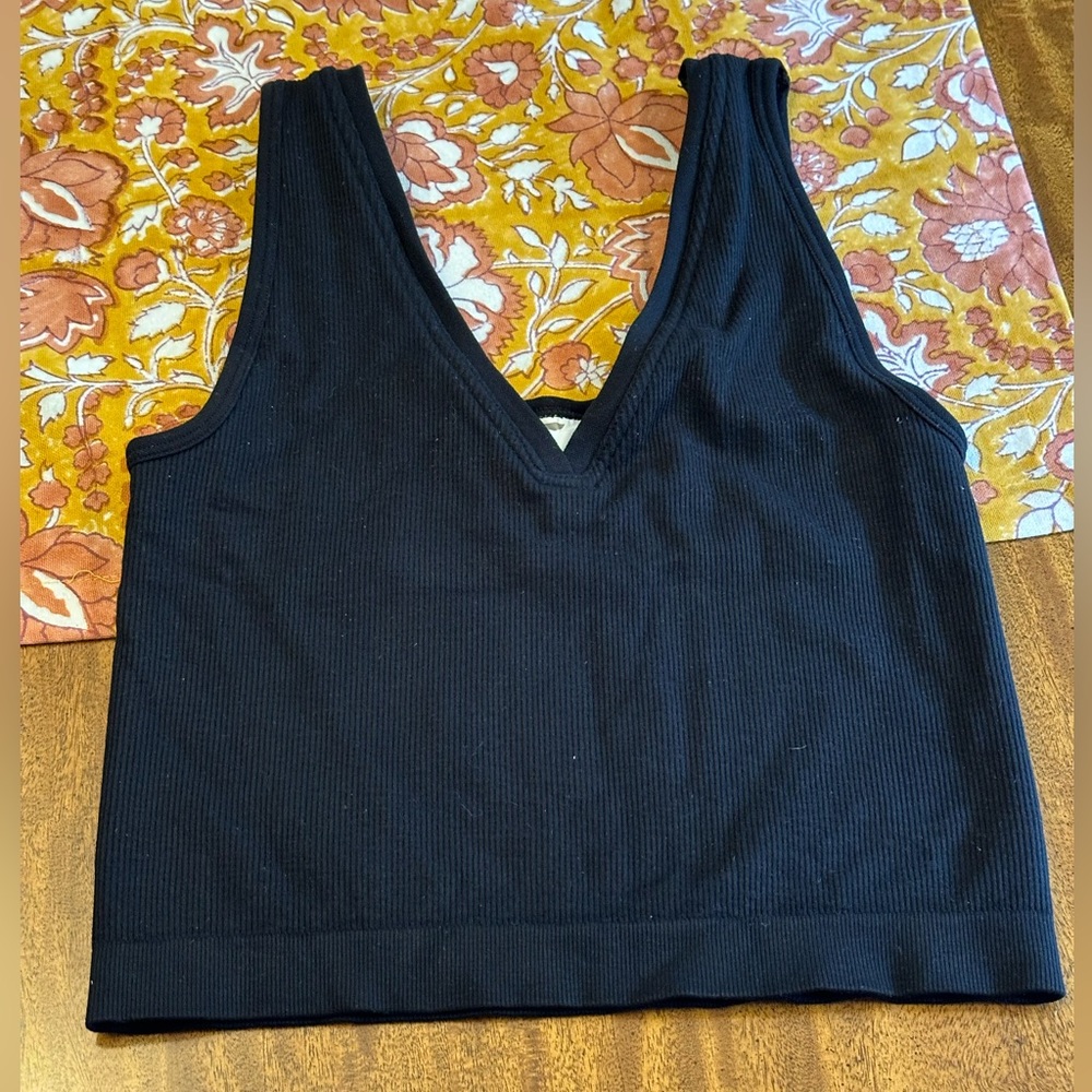 FABLETICS Women's Cloud Seamless V-Neck Crop Tank - Picture 9 of 16